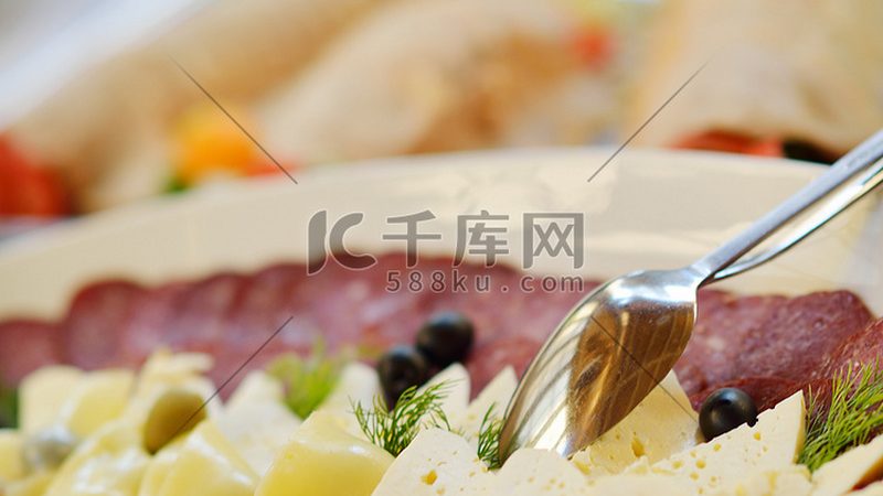 小标题：预制菜兴起背后的市场逻辑