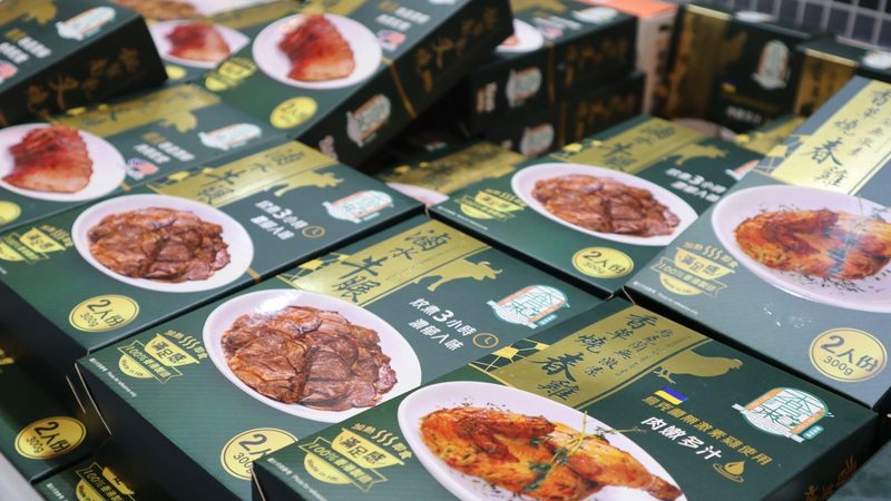 在购买散装蜜饯果干时，可以通过以下方法辨别品质：